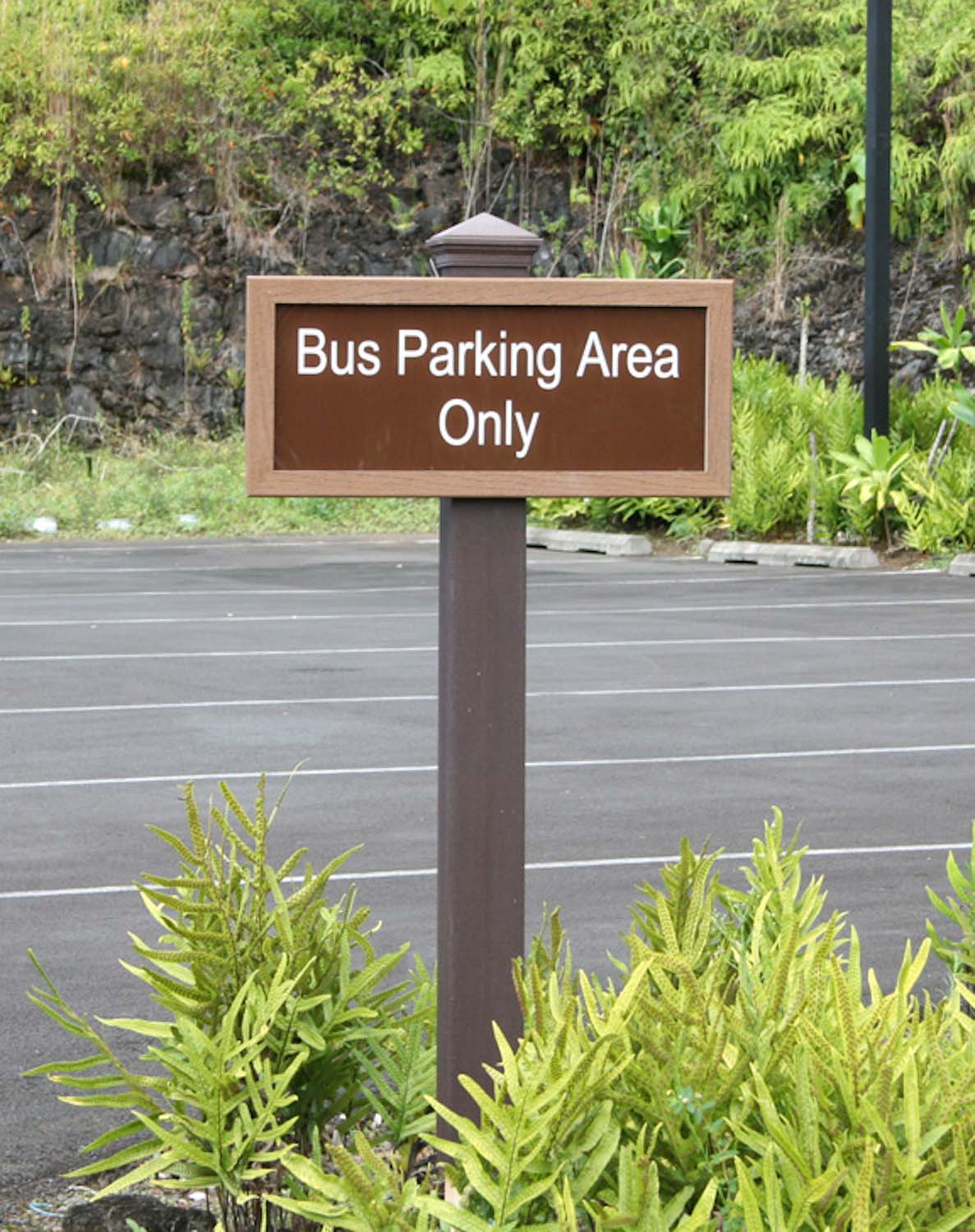 Acrylic plate with a UV/weather resistant frame and post.